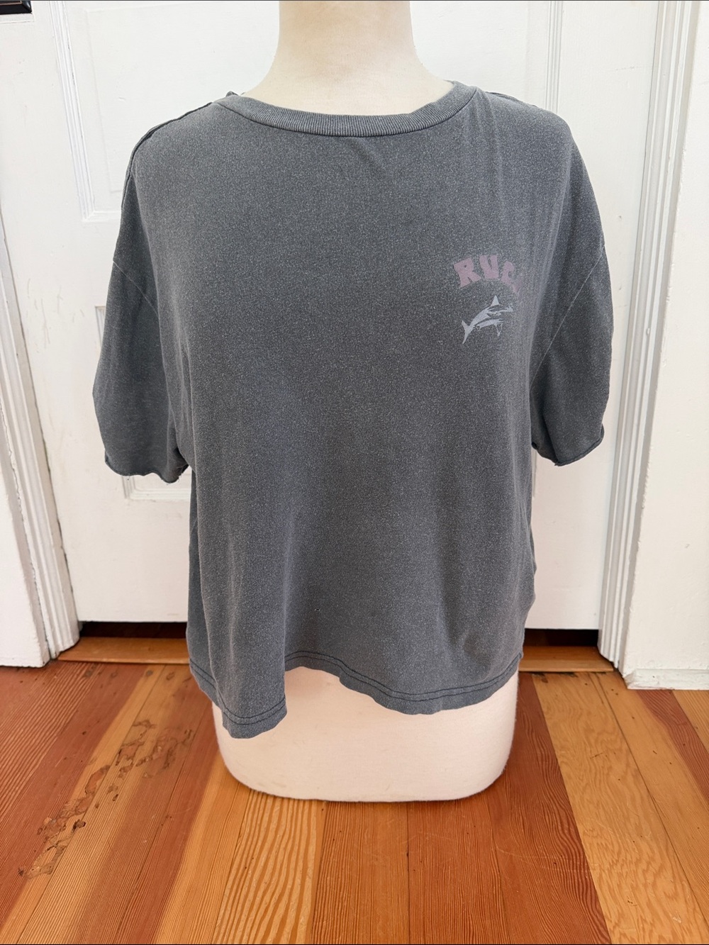 RVCA Oversized Grey Distressed Short Sleeve Tee Shirt Small